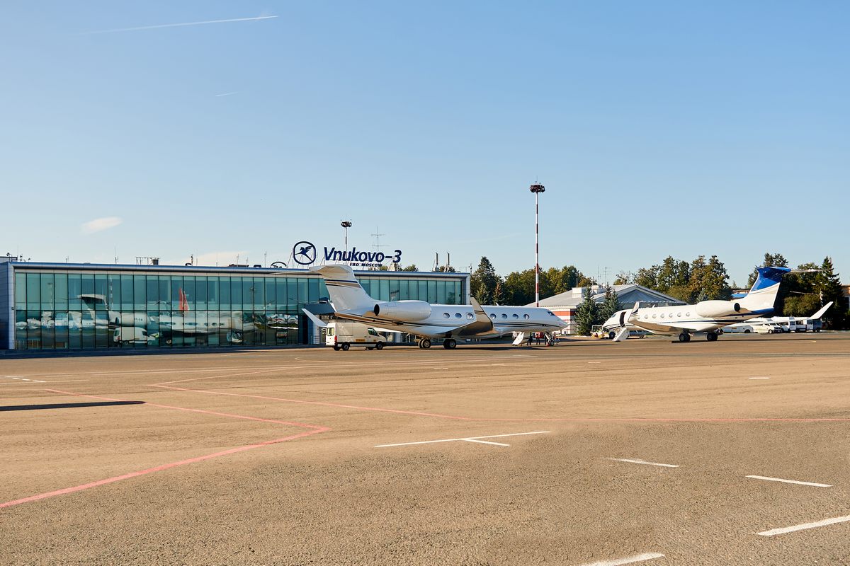 VIP-стоянка самолета : Vnukovo-3