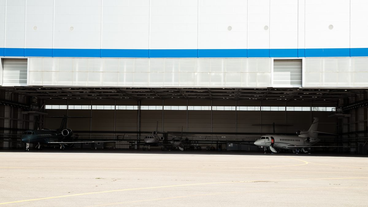 Apron Parking & Hangar